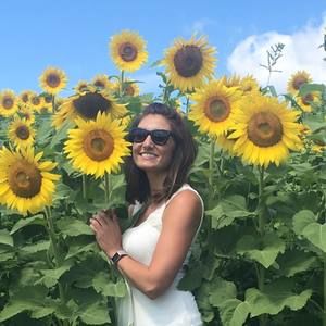 Meet your Posher, Genna